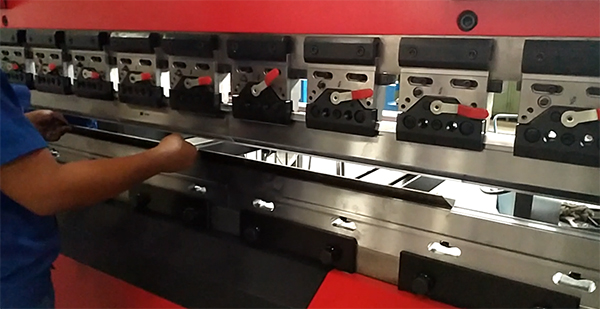 数控折弯机折弯精度